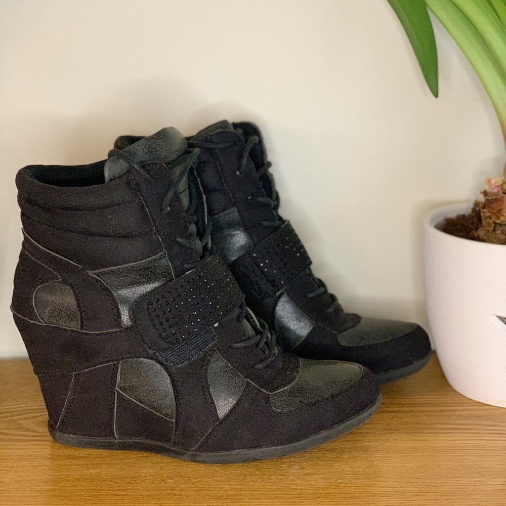 Edgy & unique lace up sneaker wedges w/small studs